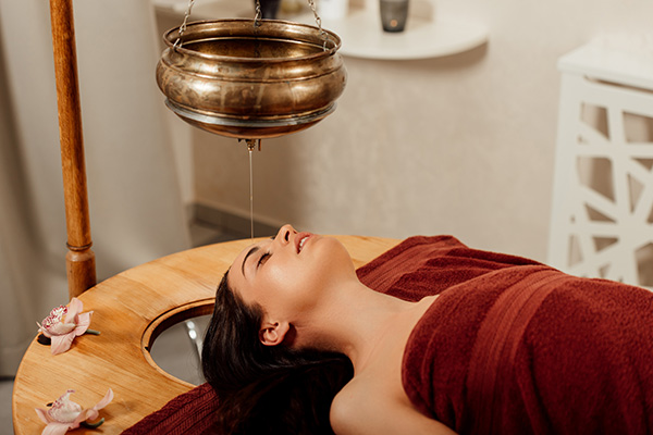 Shirodhara-treatment